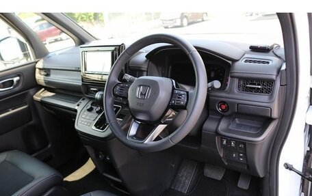 Honda Stepwgn, 2023 год, 2 145 000 рублей, 12 фотография