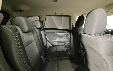 Mitsubishi Outlander III рестайлинг 3, 2019 год, 1 883 000 рублей, 16 фотография