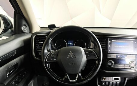 Mitsubishi Outlander III рестайлинг 3, 2019 год, 1 883 000 рублей, 20 фотография