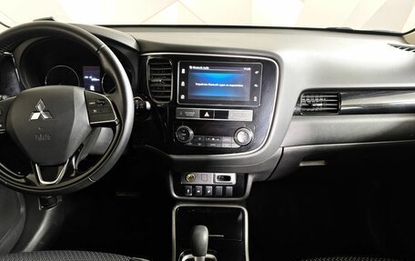 Mitsubishi Outlander III рестайлинг 3, 2019 год, 1 883 000 рублей, 15 фотография