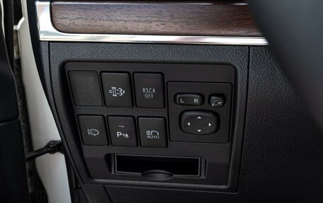 Toyota Land Cruiser 200, 2015 год, 4 995 000 рублей, 23 фотография