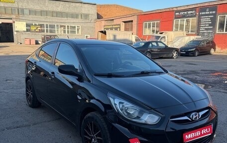Hyundai Solaris II рестайлинг, 2013 год, 900 000 рублей, 1 фотография