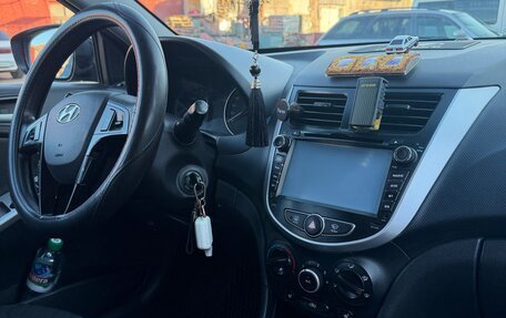 Hyundai Solaris II рестайлинг, 2013 год, 900 000 рублей, 10 фотография