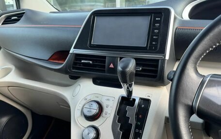 Toyota Sienta II, 2016 год, 1 300 000 рублей, 17 фотография