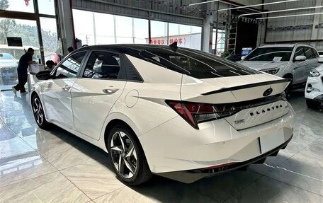 Hyundai Elantra, 2023 год, 1 750 000 рублей, 4 фотография