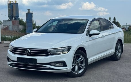 Volkswagen Passat B8 рестайлинг, 2021 год, 2 300 000 рублей, 2 фотография
