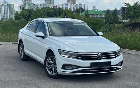 Volkswagen Passat B8 рестайлинг, 2021 год, 2 300 000 рублей, 1 фотография