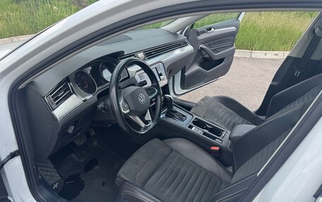 Volkswagen Passat B8 рестайлинг, 2021 год, 2 300 000 рублей, 13 фотография