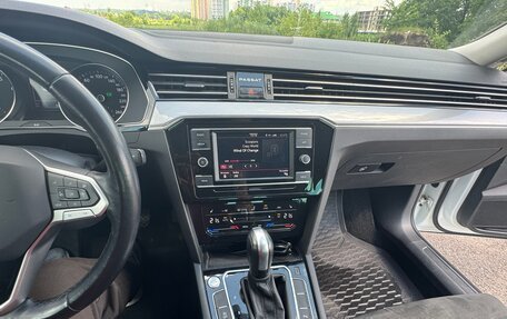 Volkswagen Passat B8 рестайлинг, 2021 год, 2 300 000 рублей, 14 фотография