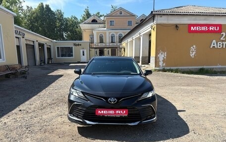 Toyota Camry, 2023 год, 3 000 000 рублей, 1 фотография