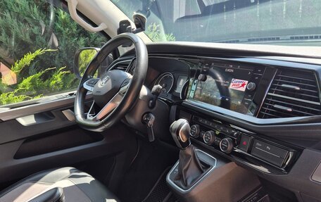 Volkswagen Multivan T6 рестайлинг, 2020 год, 5 800 000 рублей, 16 фотография