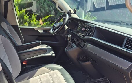Volkswagen Multivan T6 рестайлинг, 2020 год, 5 800 000 рублей, 15 фотография