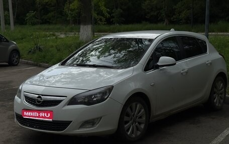 Opel Astra J, 2011 год, 520 000 рублей, 1 фотография