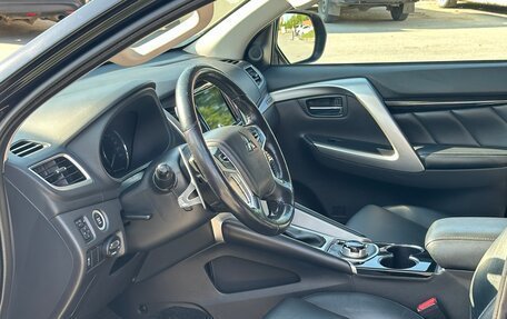 Mitsubishi Pajero Sport III рестайлинг, 2019 год, 3 500 000 рублей, 13 фотография