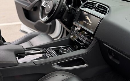 Jaguar F-Pace, 2018 год, 3 800 000 рублей, 16 фотография