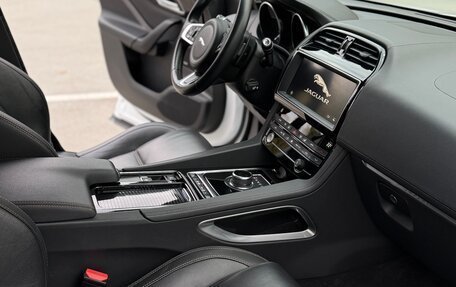 Jaguar F-Pace, 2018 год, 3 800 000 рублей, 15 фотография