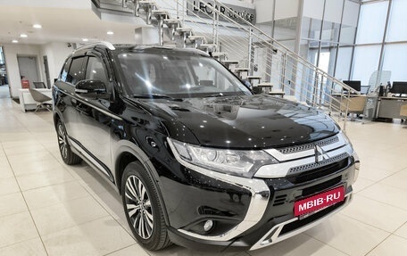 Mitsubishi Outlander III рестайлинг 3, 2021 год, 2 740 000 рублей, 3 фотография