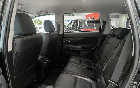 Mitsubishi Outlander III рестайлинг 3, 2021 год, 2 740 000 рублей, 15 фотография