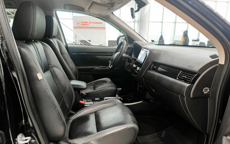 Mitsubishi Outlander III рестайлинг 3, 2021 год, 2 740 000 рублей, 13 фотография