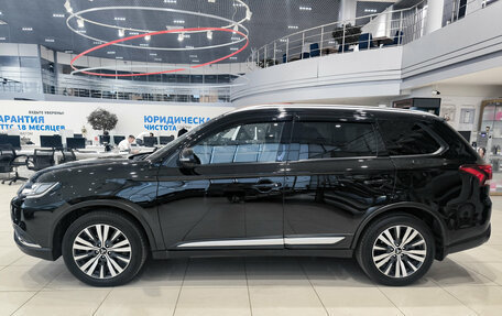 Mitsubishi Outlander III рестайлинг 3, 2021 год, 2 740 000 рублей, 10 фотография