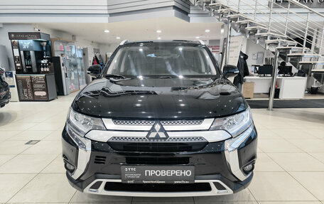 Mitsubishi Outlander III рестайлинг 3, 2021 год, 2 740 000 рублей, 2 фотография