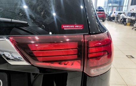 Mitsubishi Outlander III рестайлинг 3, 2021 год, 2 740 000 рублей, 12 фотография