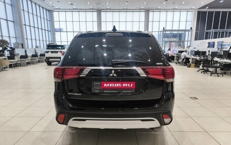 Mitsubishi Outlander III рестайлинг 3, 2021 год, 2 740 000 рублей, 7 фотография