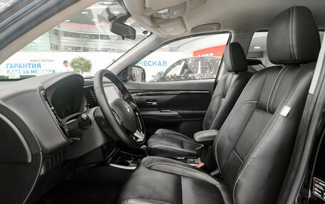 Mitsubishi Outlander III рестайлинг 3, 2021 год, 2 740 000 рублей, 20 фотография