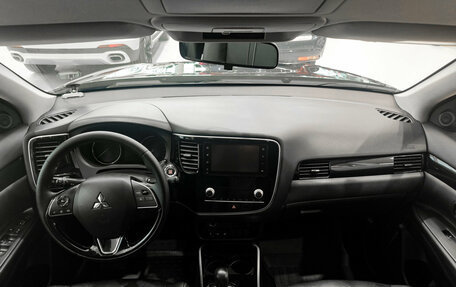 Mitsubishi Outlander III рестайлинг 3, 2021 год, 2 740 000 рублей, 17 фотография