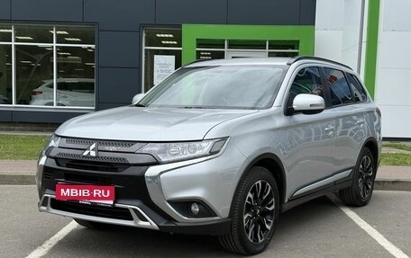 Mitsubishi Outlander III рестайлинг 3, 2022 год, 2 399 000 рублей, 1 фотография
