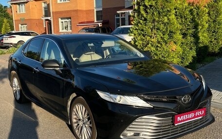 Toyota Camry, 2019 год, 2 600 000 рублей, 1 фотография