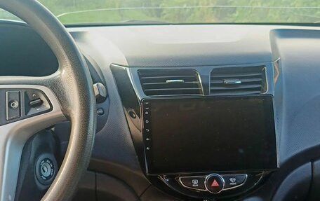 Hyundai Solaris II рестайлинг, 2013 год, 780 000 рублей, 6 фотография