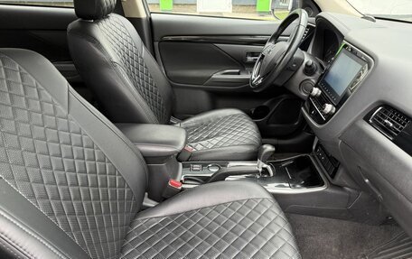 Mitsubishi Outlander III рестайлинг 3, 2022 год, 2 399 000 рублей, 9 фотография
