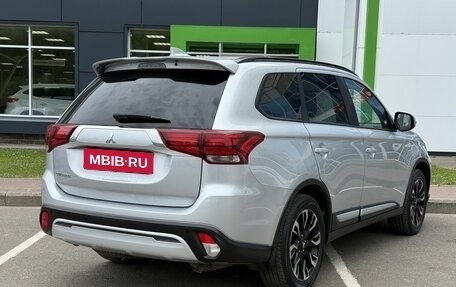 Mitsubishi Outlander III рестайлинг 3, 2022 год, 2 399 000 рублей, 5 фотография