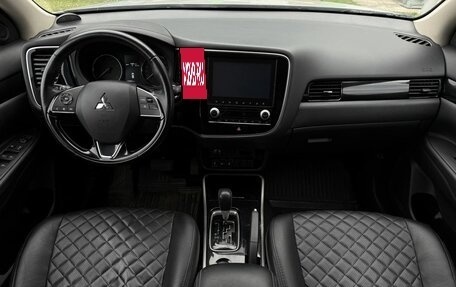 Mitsubishi Outlander III рестайлинг 3, 2022 год, 2 399 000 рублей, 11 фотография