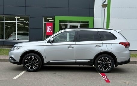 Mitsubishi Outlander III рестайлинг 3, 2022 год, 2 399 000 рублей, 8 фотография
