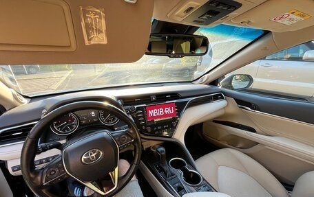 Toyota Camry, 2019 год, 2 600 000 рублей, 3 фотография