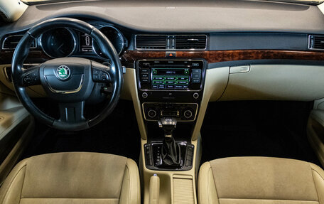 Skoda Superb III рестайлинг, 2011 год, 959 000 рублей, 5 фотография