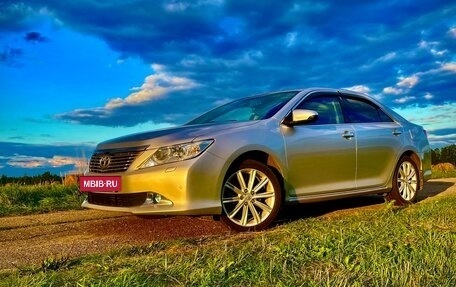 Toyota Camry, 2012 год, 2 000 000 рублей, 2 фотография