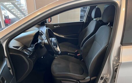 Hyundai Solaris II рестайлинг, 2012 год, 720 000 рублей, 16 фотография