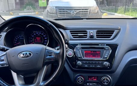 KIA Rio III рестайлинг, 2013 год, 1 000 000 рублей, 8 фотография
