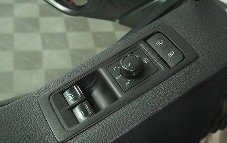 Volkswagen Caravelle T6 рестайлинг, 2017 год, 2 149 000 рублей, 12 фотография