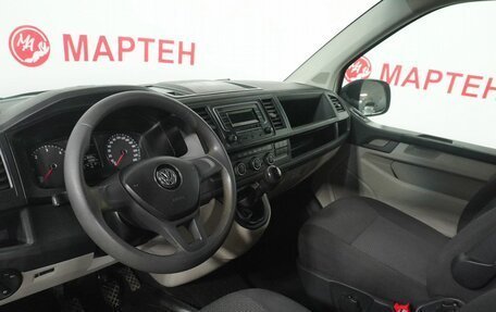 Volkswagen Caravelle T6 рестайлинг, 2017 год, 2 149 000 рублей, 7 фотография