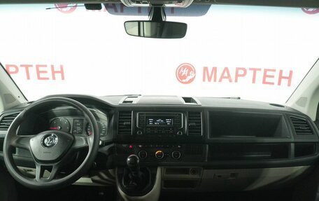 Volkswagen Caravelle T6 рестайлинг, 2017 год, 2 149 000 рублей, 13 фотография