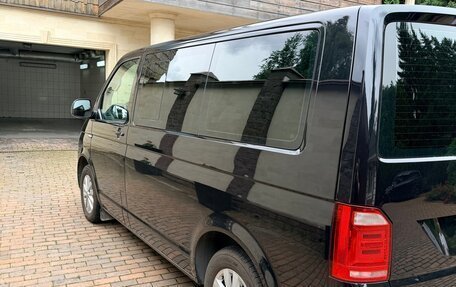 Volkswagen Multivan T6 рестайлинг, 2018 год, 3 700 000 рублей, 5 фотография