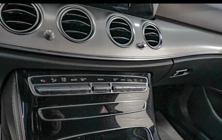 Mercedes-Benz E-Класс, 2019 год, 2 900 000 рублей, 8 фотография