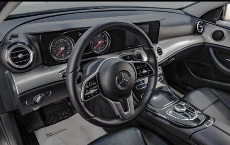 Mercedes-Benz E-Класс, 2019 год, 2 900 000 рублей, 4 фотография