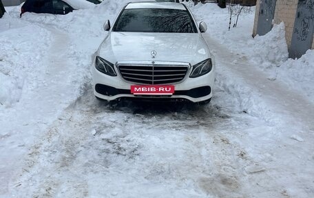 Mercedes-Benz E-Класс, 2019 год, 2 900 000 рублей, 14 фотография