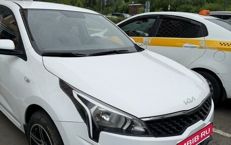 KIA Rio IV, 2021 год, 980 000 рублей, 2 фотография