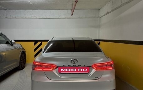 Toyota Camry, 2019 год, 2 850 000 рублей, 2 фотография